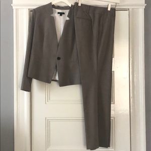 Ann Taylor Pant Suit Size 6